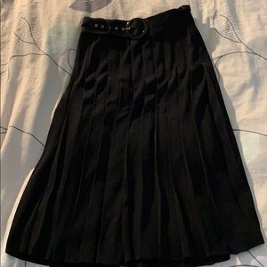 Anne Klein Black Pleated Skirt with Belt